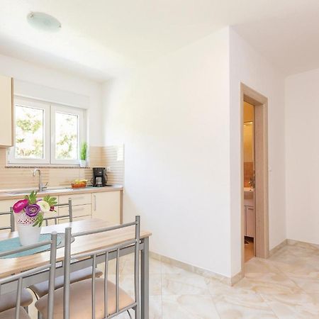 Awesome Apartment In Krvavica With Kitchen Kültér fotó