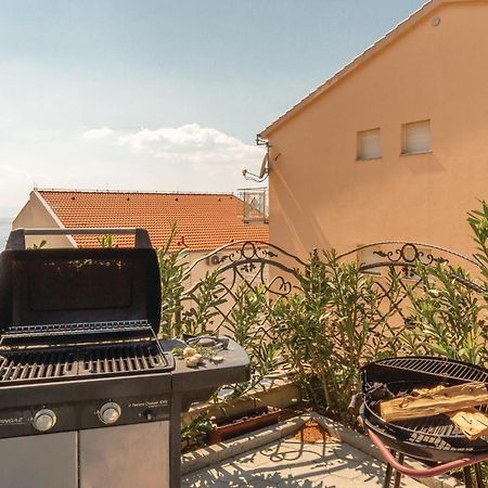 Awesome Apartment In Krvavica With Kitchen Kültér fotó