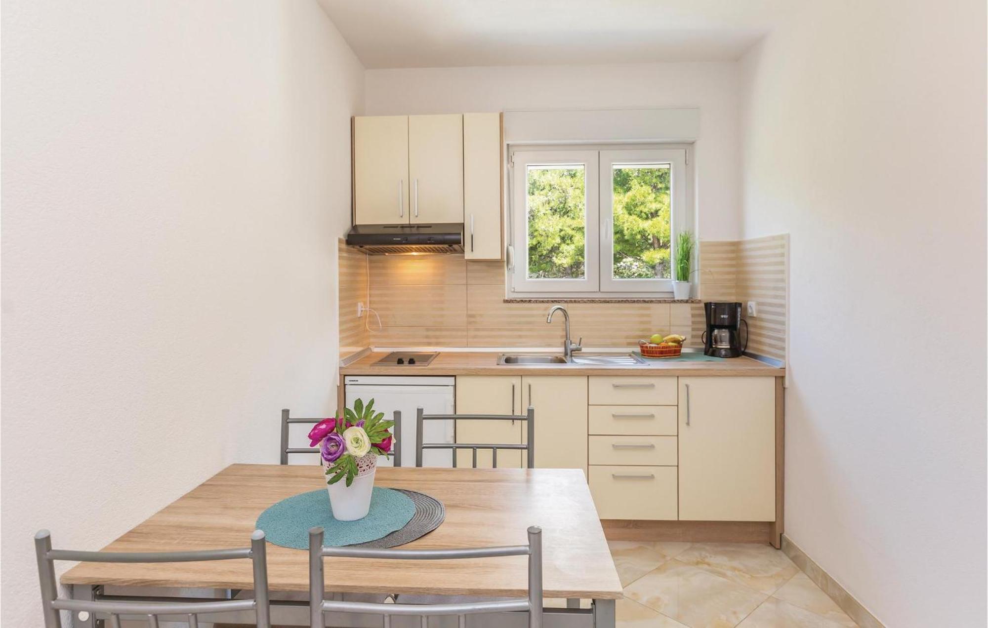 Awesome Apartment In Krvavica With Kitchen Kültér fotó