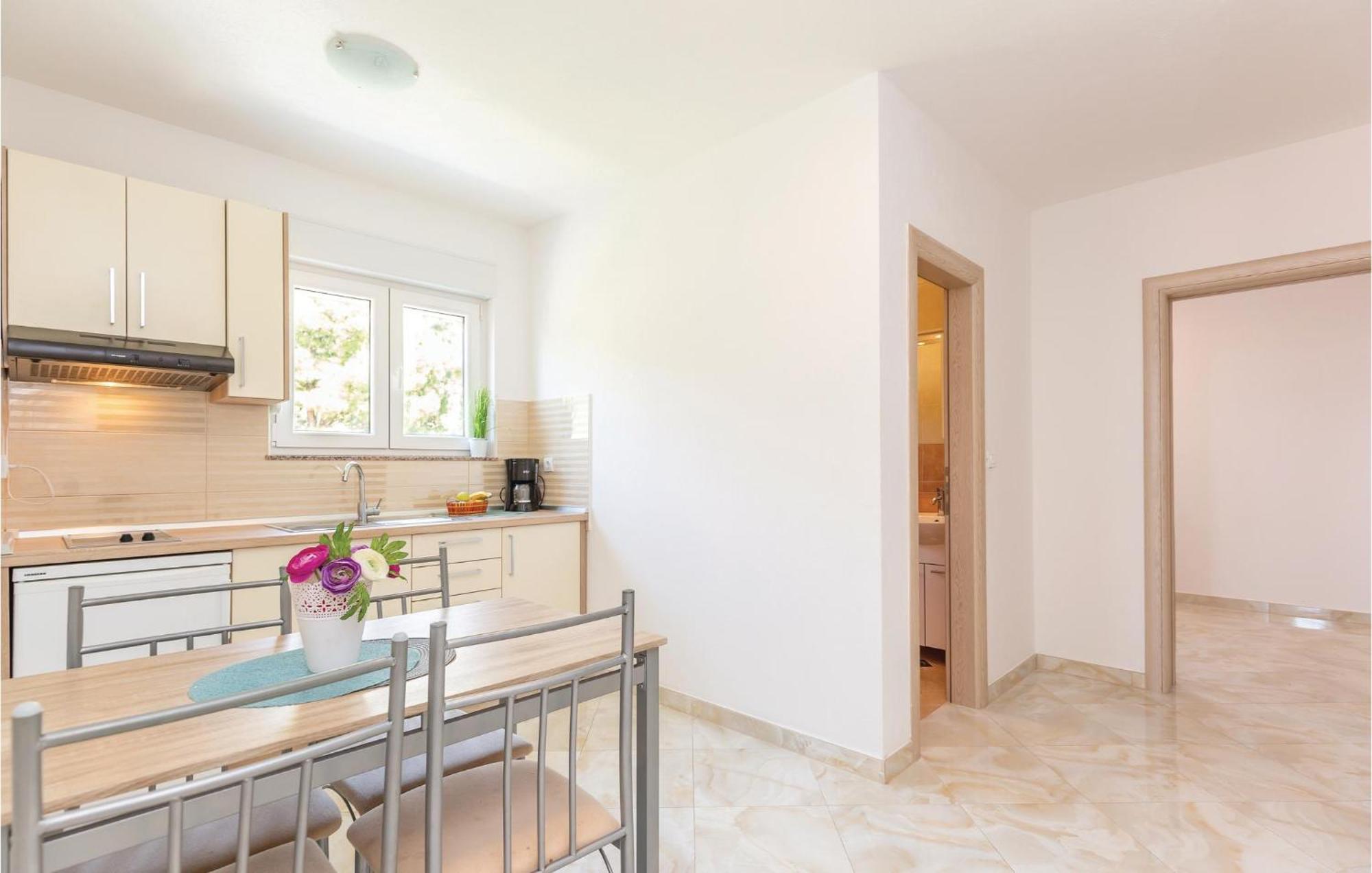 Awesome Apartment In Krvavica With Kitchen Kültér fotó