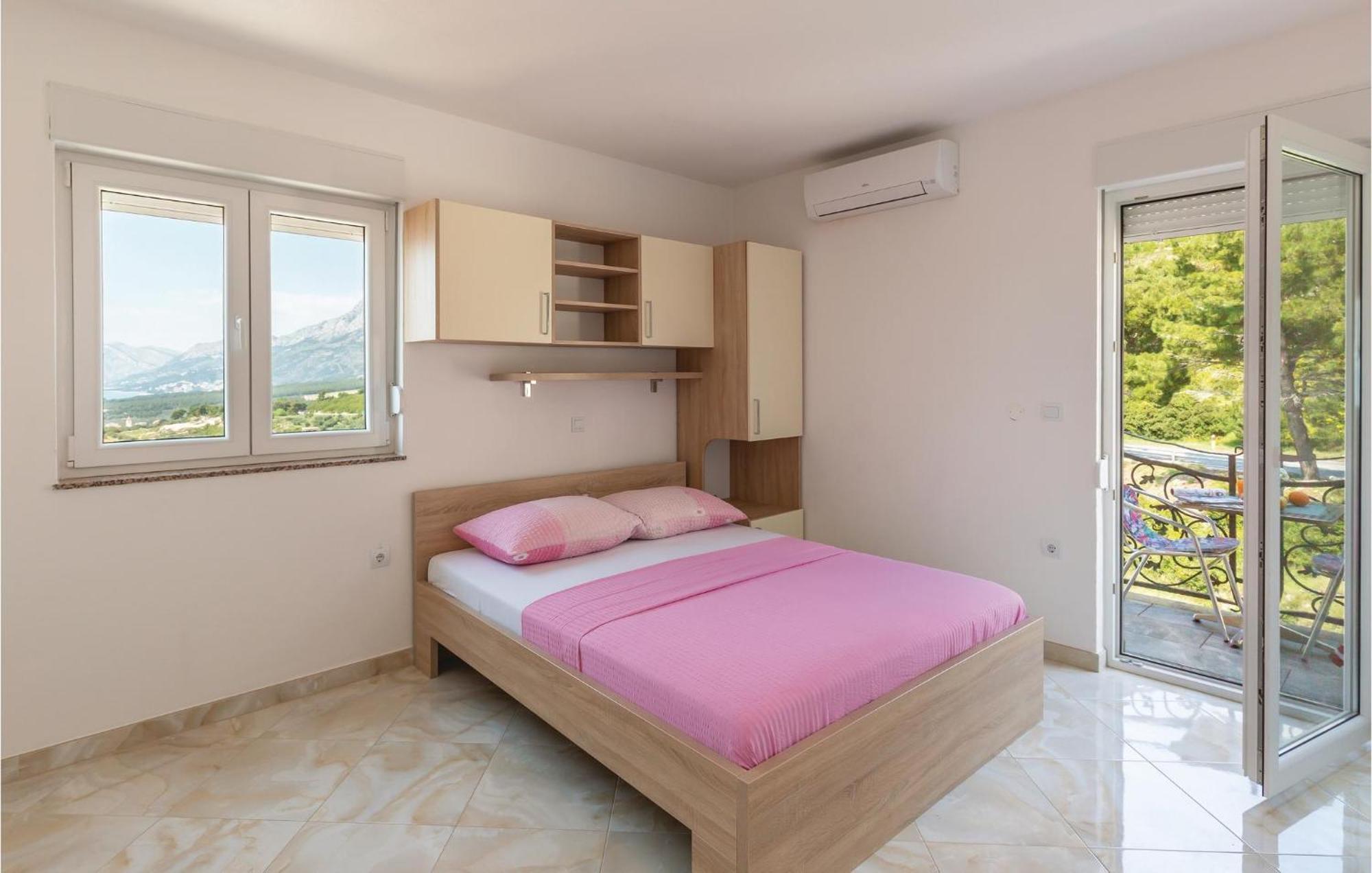 Awesome Apartment In Krvavica With Kitchen Kültér fotó